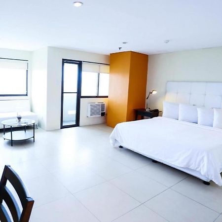 The Victor Hotel Makati City Extérieur photo