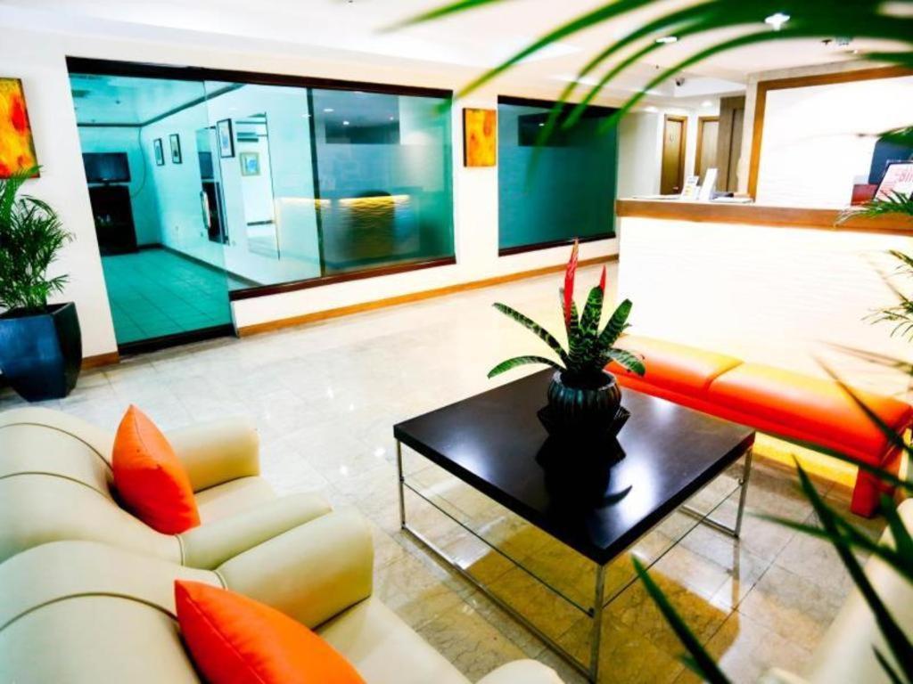 The Victor Hotel Makati City Extérieur photo