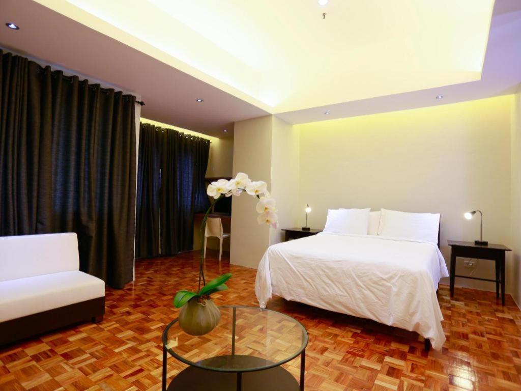 The Victor Hotel Makati City Extérieur photo