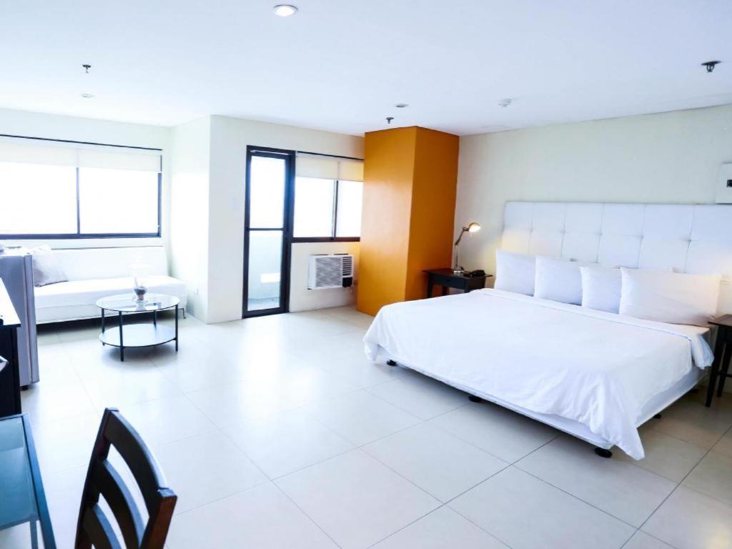 The Victor Hotel Makati City Extérieur photo